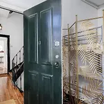 아파트 Very Spacious House - Amazing View *